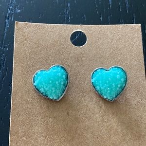 Turquoise druzy style heart stud earrings-NWT